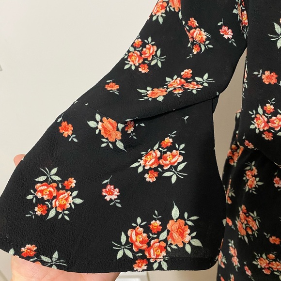 Divided H&M Black Floral Crepe Dress 3/4 with Fun Sleeves Size 12 - Picture 4 of 5